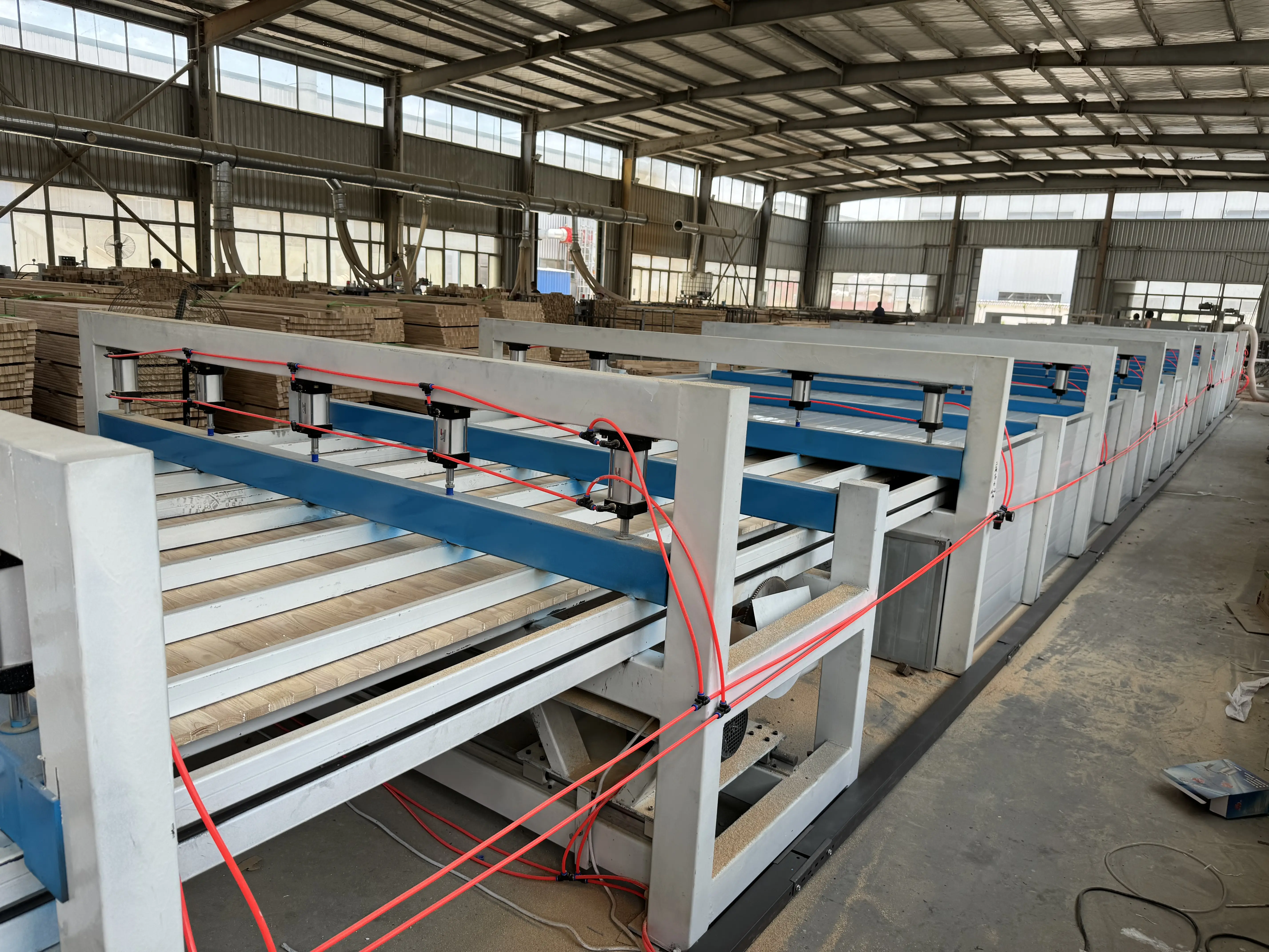 拼板機(jī)木工 臨沂拼板機(jī)：木工行業(yè)高效生產(chǎn)的得力伙伴